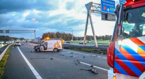 Overturned truck on the A28 near Amersfoort caused traffic jams