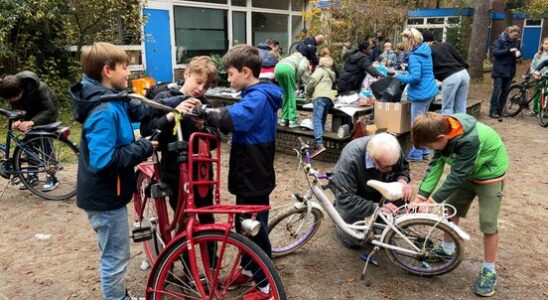 Renovating bicycles for the asylum seekers center Feels nice to