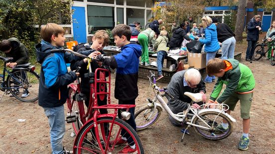 Renovating bicycles for the asylum seekers center Feels nice to