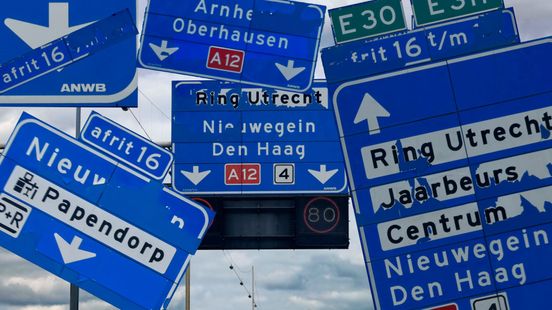 Rijkswaterstaat will leave unreadable signs hanging above the Utrecht Ring