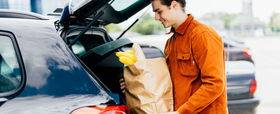 Storing your shopping in the trunk of the car becomes