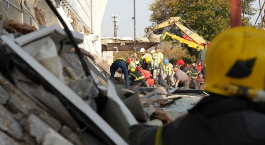 Terrible incident in Serbia The concrete porch collapsed on people