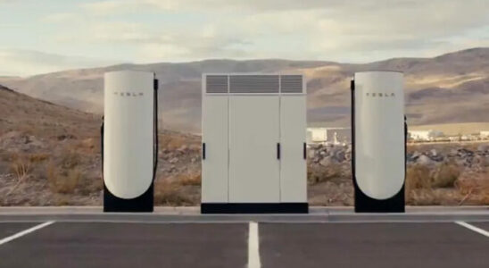 Tesla reaches up to 500 kW with V4 Superchargers