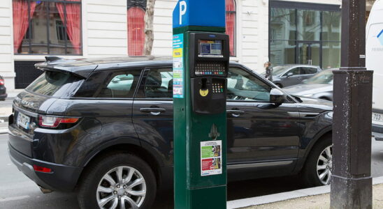 These motorists have found the trick to park for free