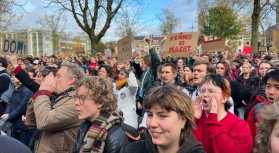 Thousands turned out at an education demonstration in Utrecht despite