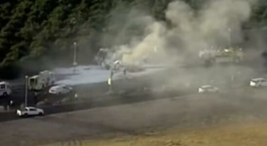 Unbelievable plane crash Collided with a car Many dead