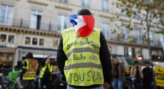 Yellow Vests demonstrate in Paris for the sixth anniversary of