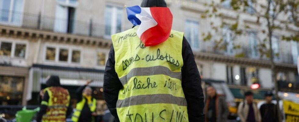 Yellow Vests demonstrate in Paris for the sixth anniversary of