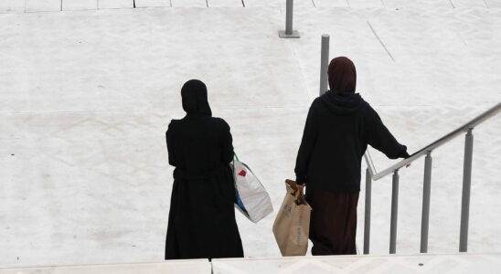 a teacher slapped by a student because of an abaya