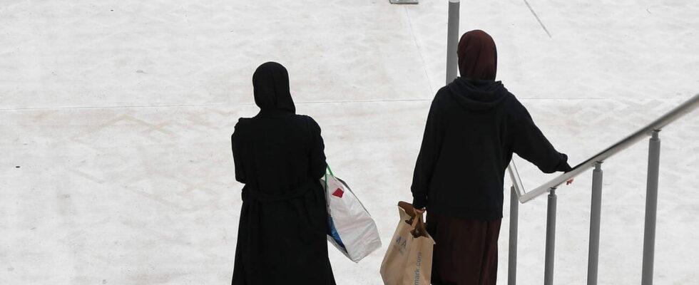 a teacher slapped by a student because of an abaya