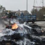 farmers lift the blockade of the port of Bordeaux after