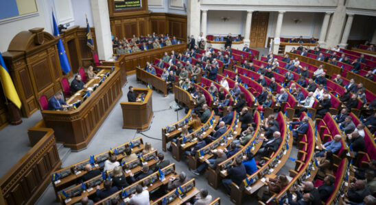 kyiv Parliament deserted following threat of Russian attack