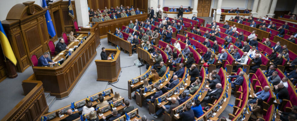 kyiv Parliament deserted following threat of Russian attack