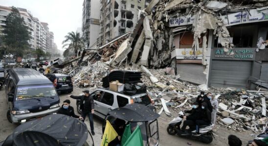 residents return to devastated Beirut suburbs