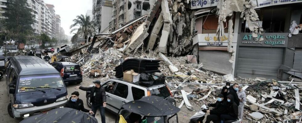 residents return to devastated Beirut suburbs