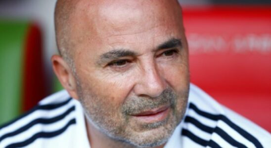 the Argentinian Jorge Sampaoli at the bedside of Rennes