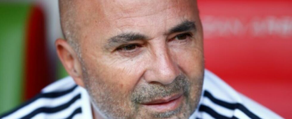 the Argentinian Jorge Sampaoli at the bedside of Rennes