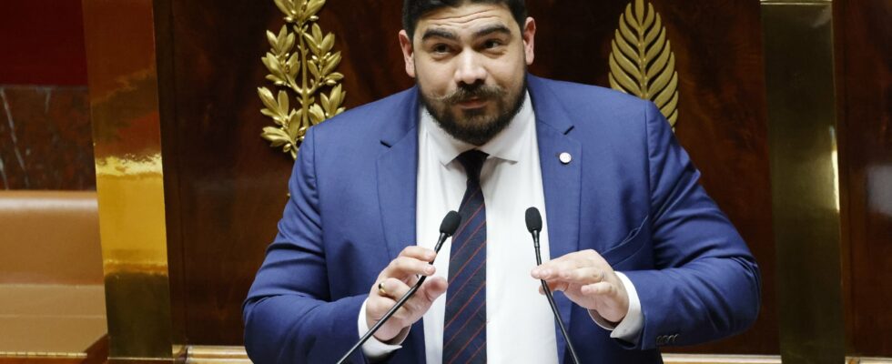 the Minister of Public Service criticized after his congratulations to