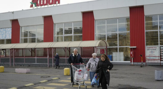 the distributor Auchan is preparing to announce a large scale layoff