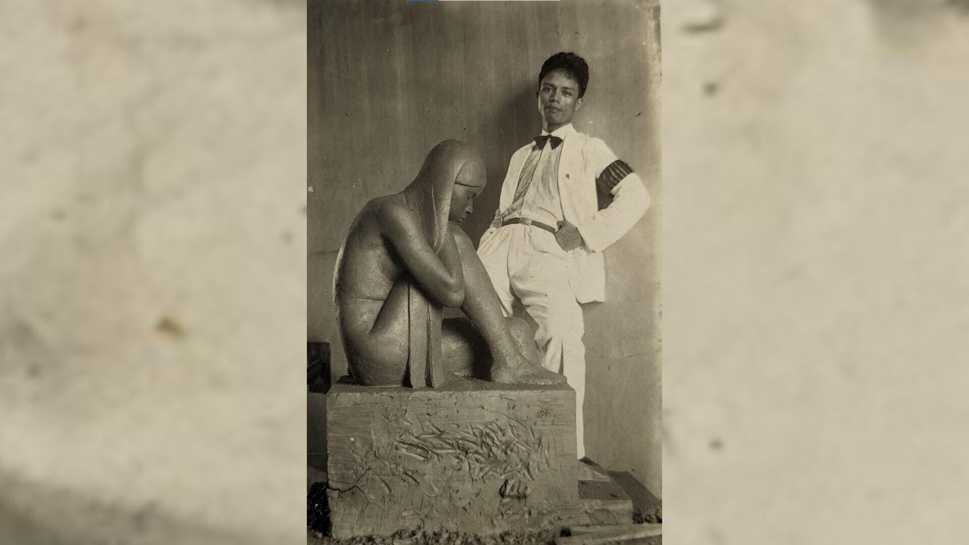 18 Seen Cao Dam posing next to his sculpture “Naked Woman”, Hanoi, 1930.