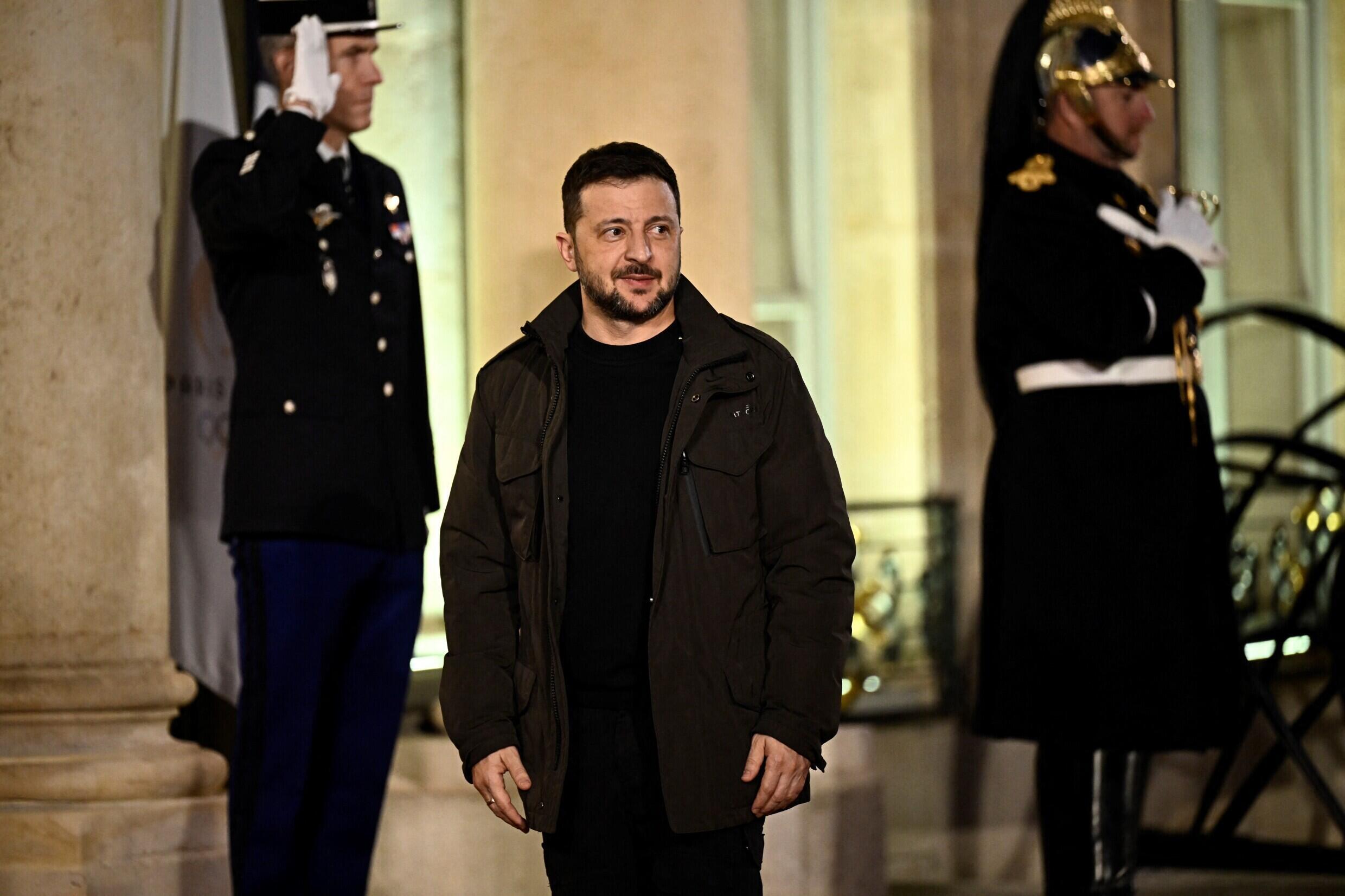 Ukrainian President Volodymyr Zelensky at the Elysée in Paris, just before meeting Emmanuel Macron and Donald Trump, this Saturday, December 7, 2024.