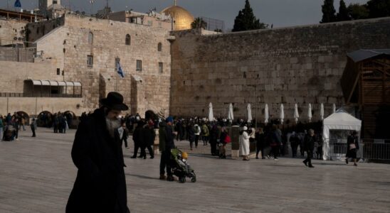 Ben Gvir on the Temple Mount praying for victory