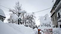 Central Italy digs out from record snow climbers who