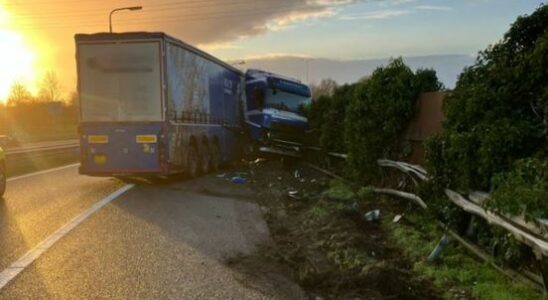 Connecting road A12 closed for hours liters of leaked diesel