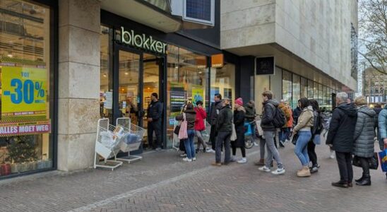 FNV Blokker employees angry about early store closure