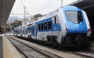 FS Group Trenitalia delivery of 7 hybrid Intercity trains connecting