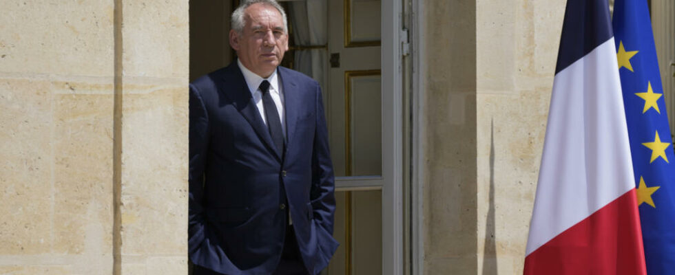 Francois Bayrou consults political forces to try to compose his