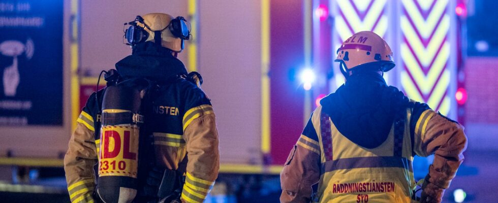 Heavy fire in Uppsala alarm about explosions