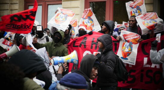 Hundreds of people demonstrate in Paris against repressive migration policies