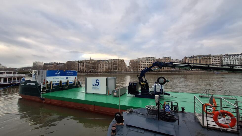 The first French river boat powered by hydrogen was inaugurated on December 3, 2024 on the Seine. It is called Zulu 06.