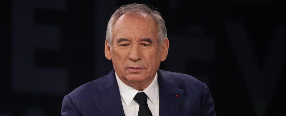 Is Francois Bayrou really so slow in appointing his ministers