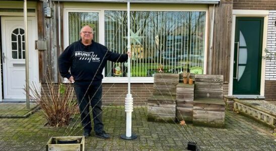 Mini transmission towers conquer IJsselstein front gardens Its a beautiful