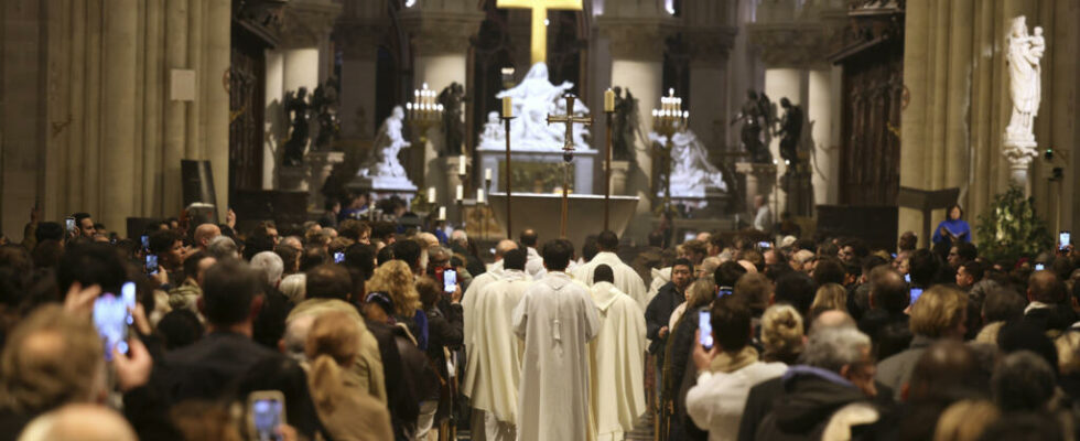 Notre Dame de Paris Cathedral celebrates Christmas for the first time