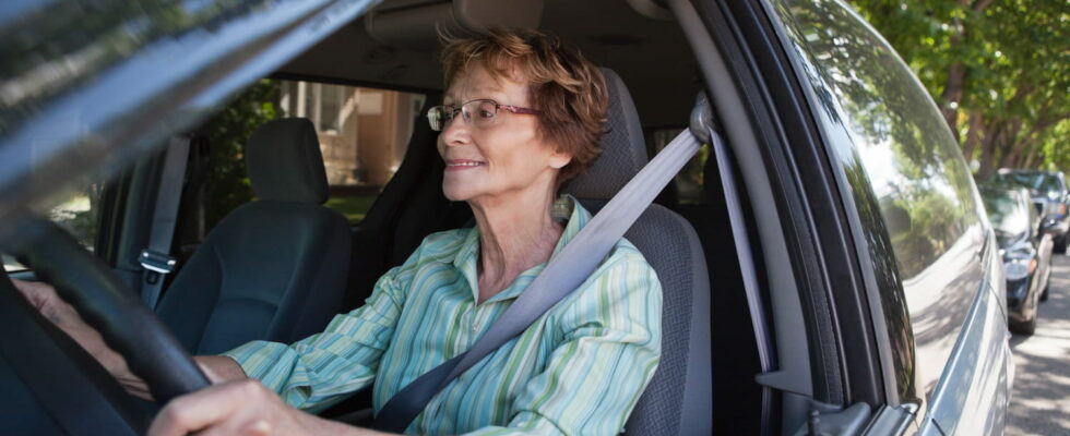 Older people do not have this obligation while driving contrary