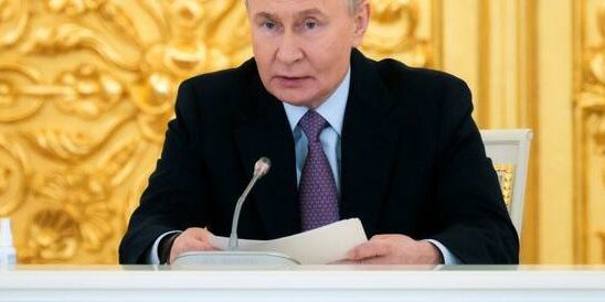 Putin drops demands for gas payment