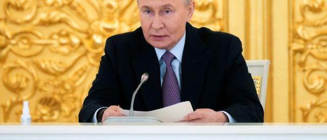 Putin drops demands for gas payment