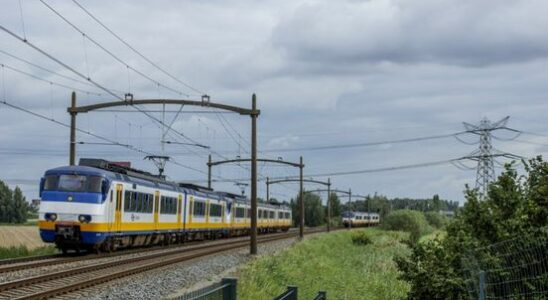 Rush hour train Harderwijk Nijkerk Amersfoort returns after