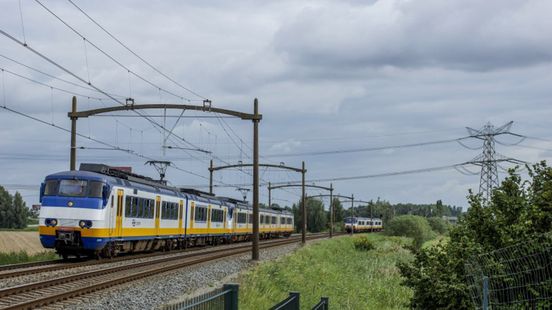 Rush hour train Harderwijk Nijkerk Amersfoort returns after