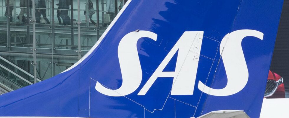 SAS plane forced to land in Paris