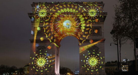 Show at the Arc de Triomphe fireworks in Paris this