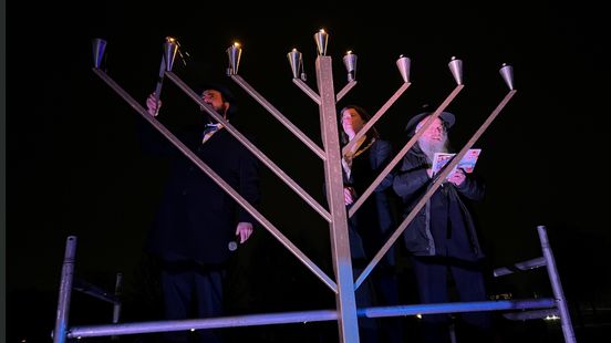 Solidarity and light in the dark Utrecht residents celebrate Hanukkah