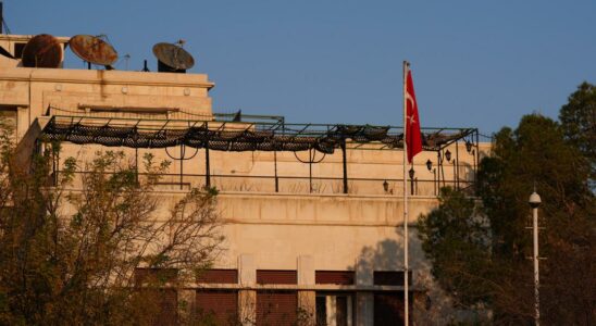 Syria move by France Flag sent again after 12 years