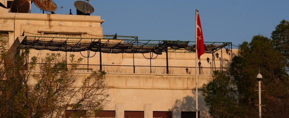 Syria move by France Flag sent again after 12 years