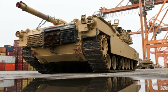 Taiwan receives a first batch of American battle tanks –