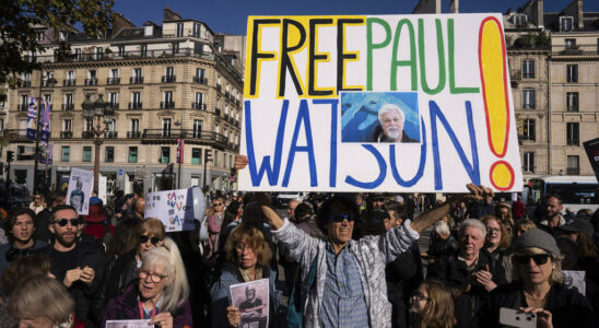 The city of Paris grants honorary citizenship to Paul Watson