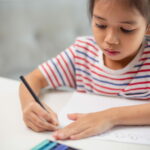 This simple accessory helps your child write correctly you